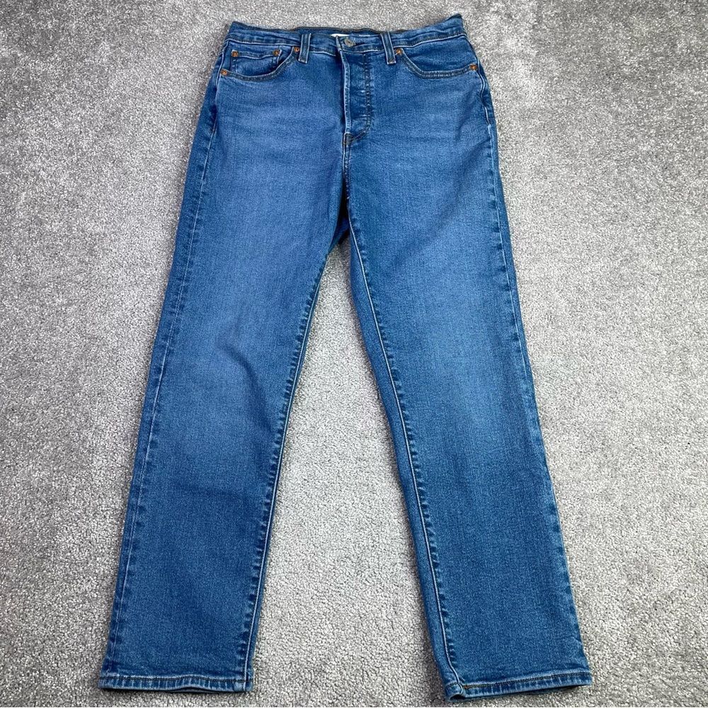 Levi’s Wedgie Jeans Women’s 30 Blue Straight High Rise Medium Wash Button Fly